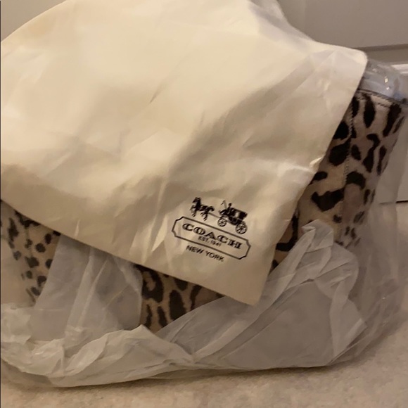 Coach cowhide large purse (new, never carried). - Picture 8 of 8